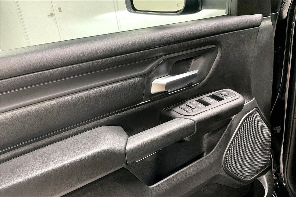 2027 RAM Ram 1500 RAM 1500 EXPRESS CREW CAB 4X4 5'7' BOX