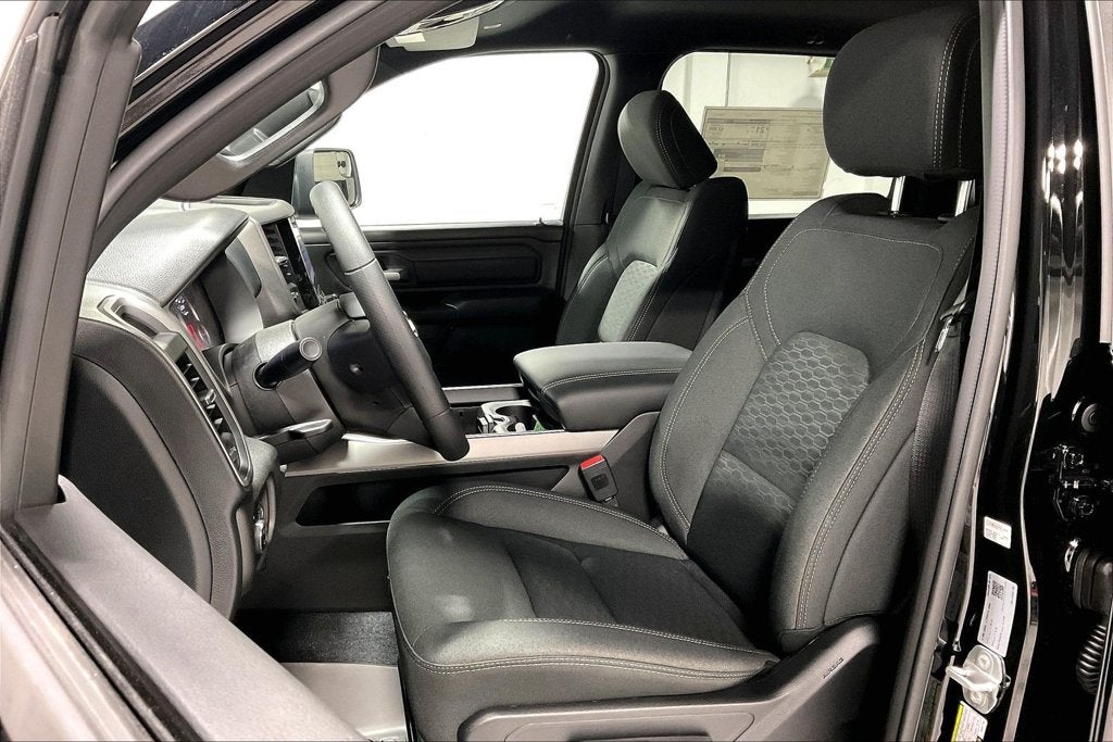 2027 RAM Ram 1500 RAM 1500 EXPRESS CREW CAB 4X4 5'7' BOX