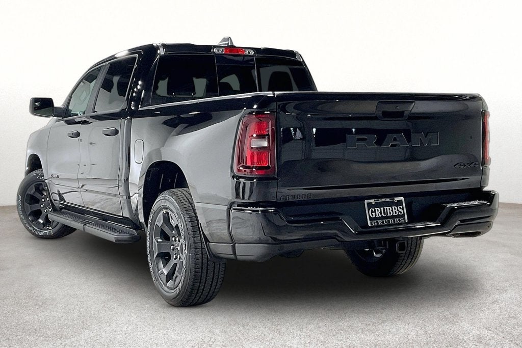 2027 RAM Ram 1500 RAM 1500 EXPRESS CREW CAB 4X4 5'7' BOX