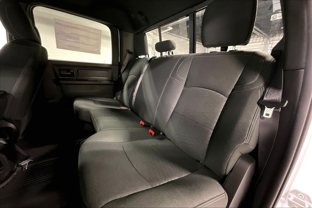 2026 RAM Ram 2500 RAM 2500 BLACK EXPRESS CREW CAB 4X4 6'4' BOX
