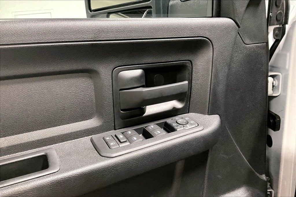 2026 RAM Ram 2500 RAM 2500 BLACK EXPRESS CREW CAB 4X4 6'4' BOX