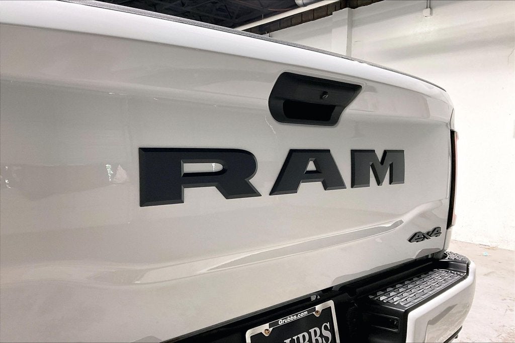 2026 RAM Ram 2500 RAM 2500 BLACK EXPRESS CREW CAB 4X4 6'4' BOX