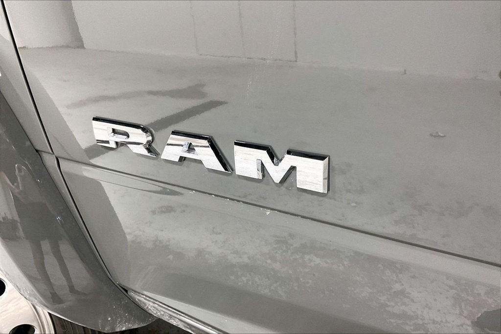 2027 RAM Ram 5500 Chassis Cab RAM 5500 BIG HORN CHASSIS CREW CAB 4X4 84' CA