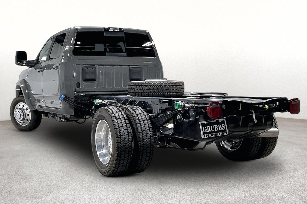 2027 RAM Ram 5500 Chassis Cab RAM 5500 BIG HORN CHASSIS CREW CAB 4X4 84' CA