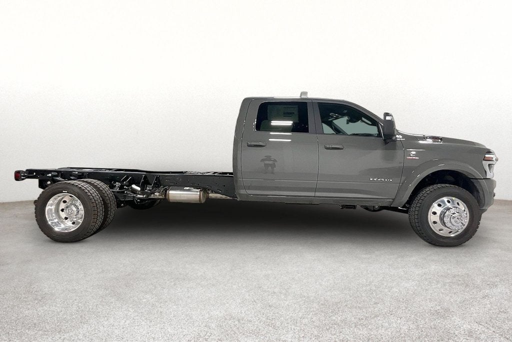 2027 RAM Ram 5500 Chassis Cab RAM 5500 BIG HORN CHASSIS CREW CAB 4X4 84' CA