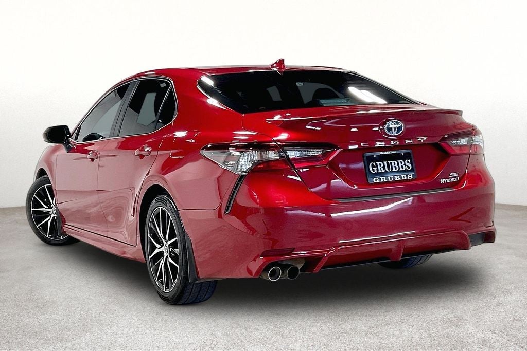 2022 Toyota Camry SE Hybrid
