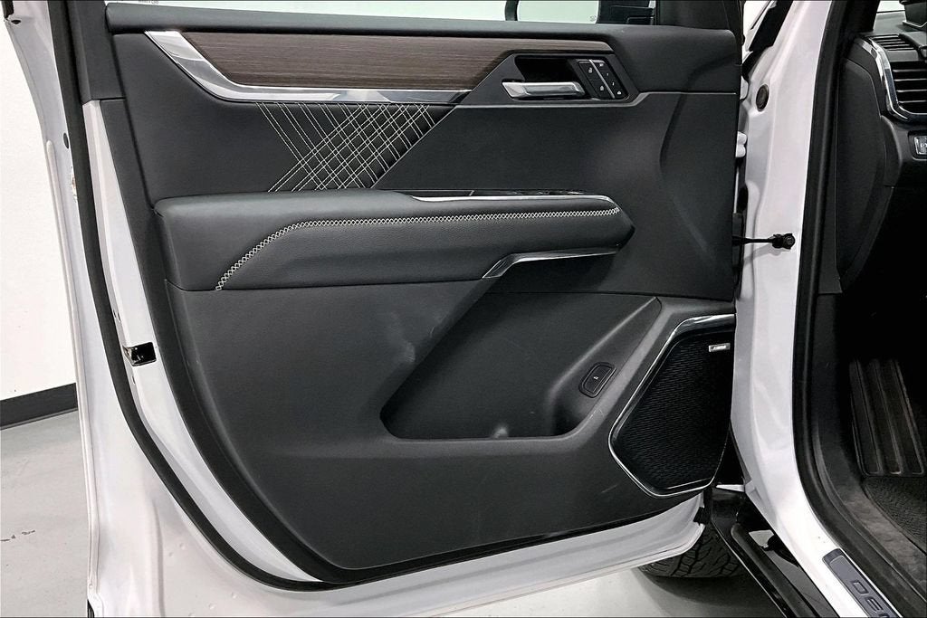 2025 GMC Acadia Denali