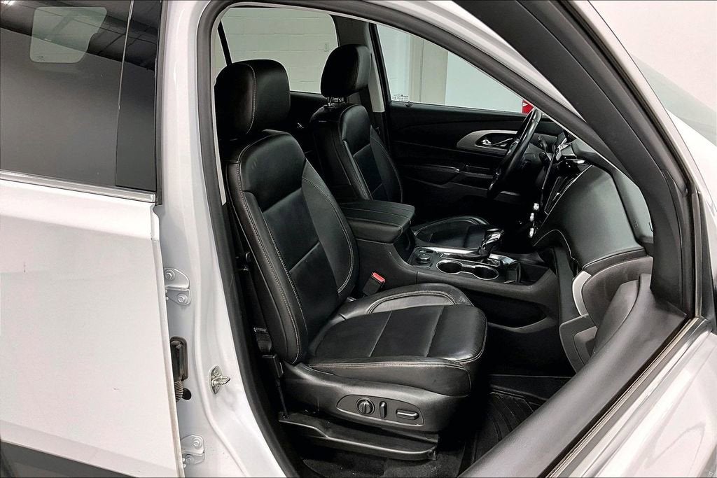 2021 Chevrolet Traverse LT Leather