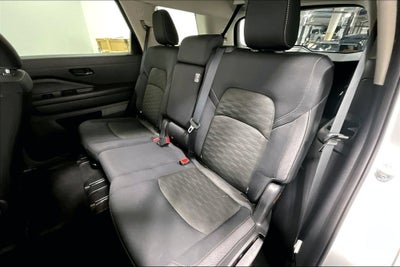 2024 Nissan Pathfinder SV