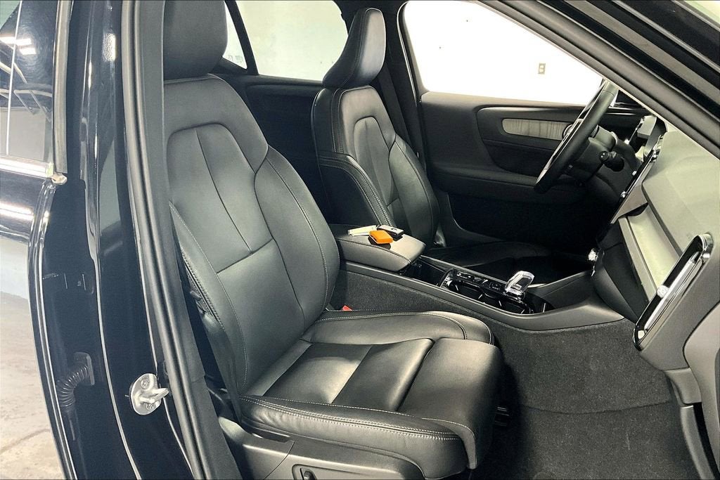 2024 Volvo XC40 B5 Plus Bright Theme