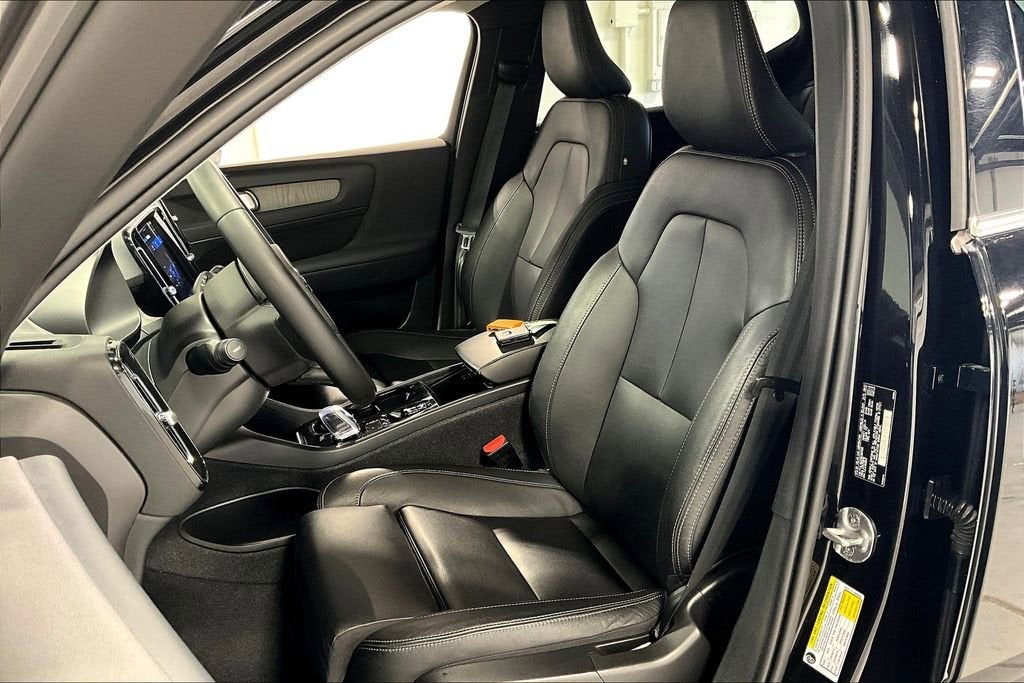 2024 Volvo XC40 B5 Plus Bright Theme